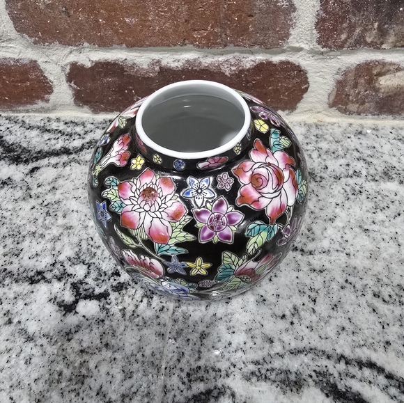 Vintage Porcelain Chinese Ginger Jar - Picture 2 of 4